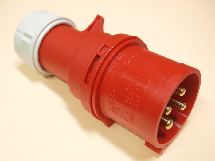 WTYCZKA PRZENOŚNA 32A 400V 3P+Z IP44 SHARK - 024-6 - PCE