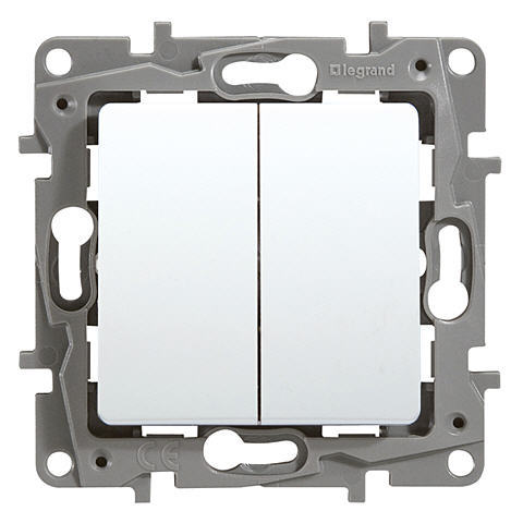ŁĄCZNIK ŚWIECZNIKOWY 10AX BIAŁY NILOE ECO - 664596 - LEGRAND
