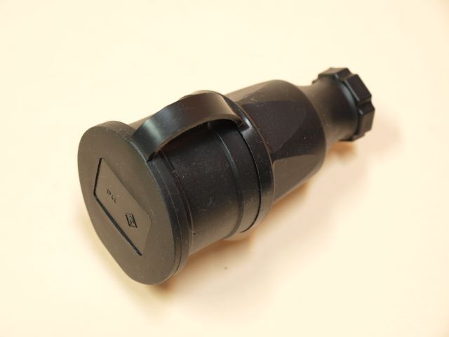 GNIAZDO GUMOWE Z BOLCEM + ZATYCZKA 10/16A 2 P+Z IP44 - 2411-sw - PCE