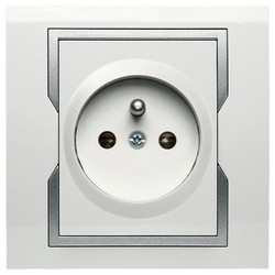 GNIAZDO POJEDYNCZE Z UZIEMIENIEM Z PRZESŁONAMI TORÓW PRĄDOWYCH MODUŁ BIAŁY + SREBRNY QUATTRO - 1134-10 - ELEKTRO-PLAST NASIELSK