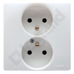 GNIAZDO PODWÓJNE Z UZIEMIENIEM Z PRZESŁONAMI AUTMATYCZNE ZACISKI SPRĘŻYNOWE 2P+Z 16 A BIAŁE NILOE - 664541 - LEGRAND